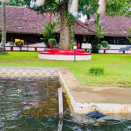 The Pamba Heritage Villa Champakulam Eksteriør billede