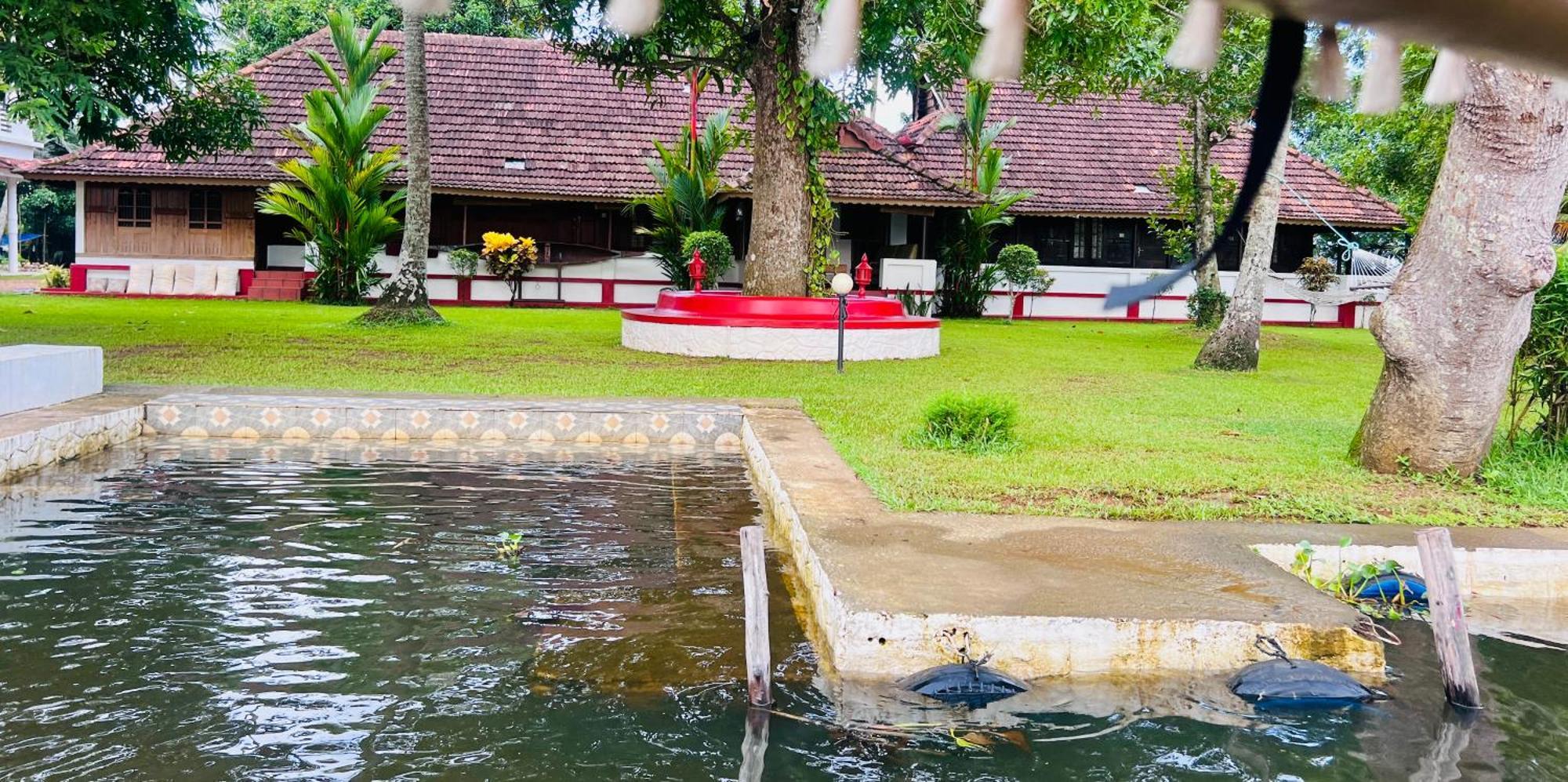The Pamba Heritage Villa Champakulam Eksteriør billede