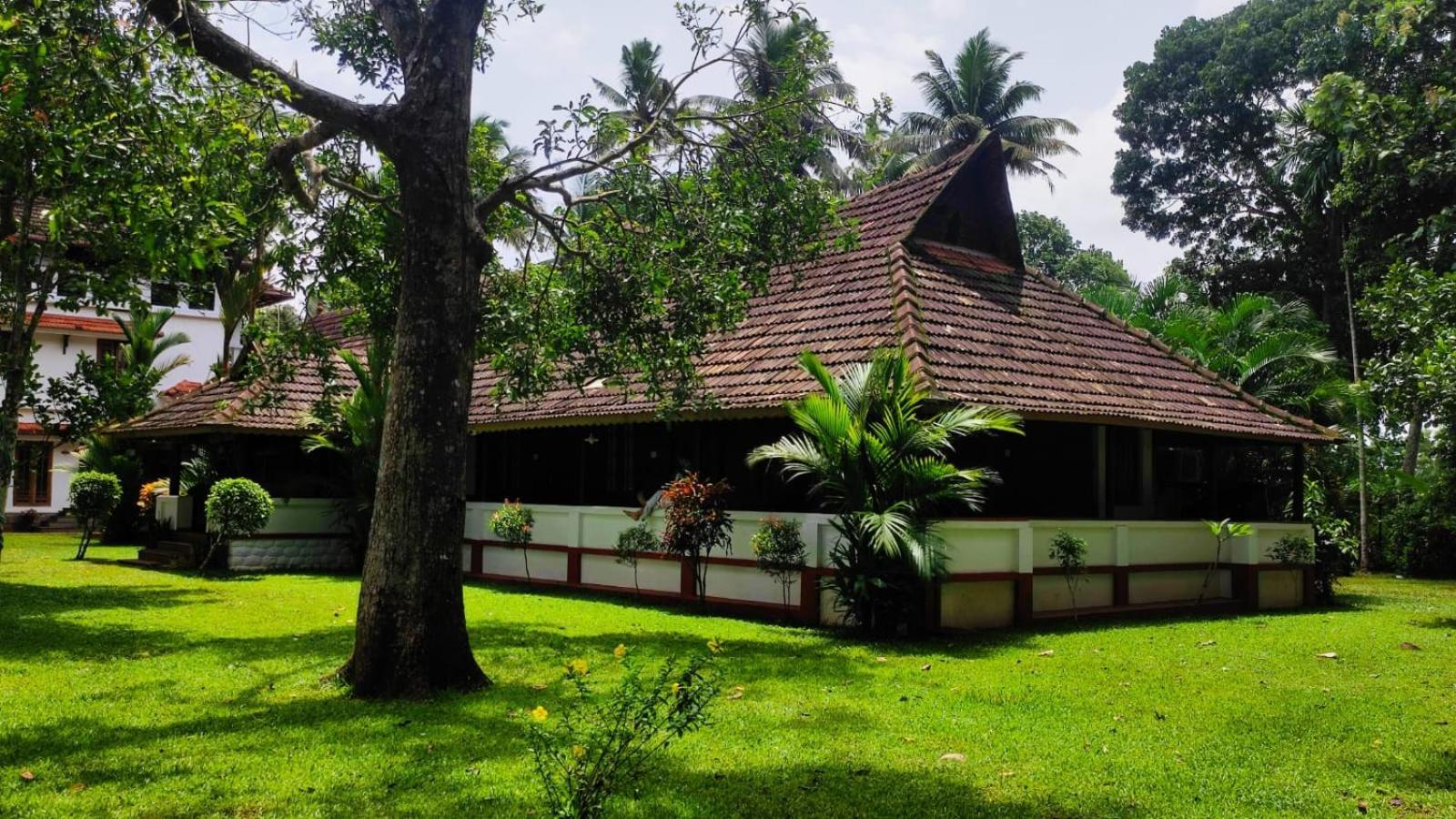 The Pamba Heritage Villa Champakulam Eksteriør billede